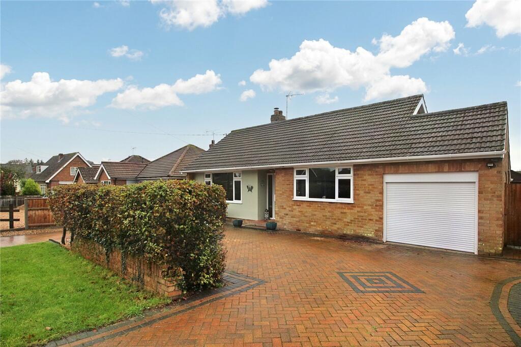 2 bedroom bungalow for sale in Poringland Road, Stoke Holy Cross