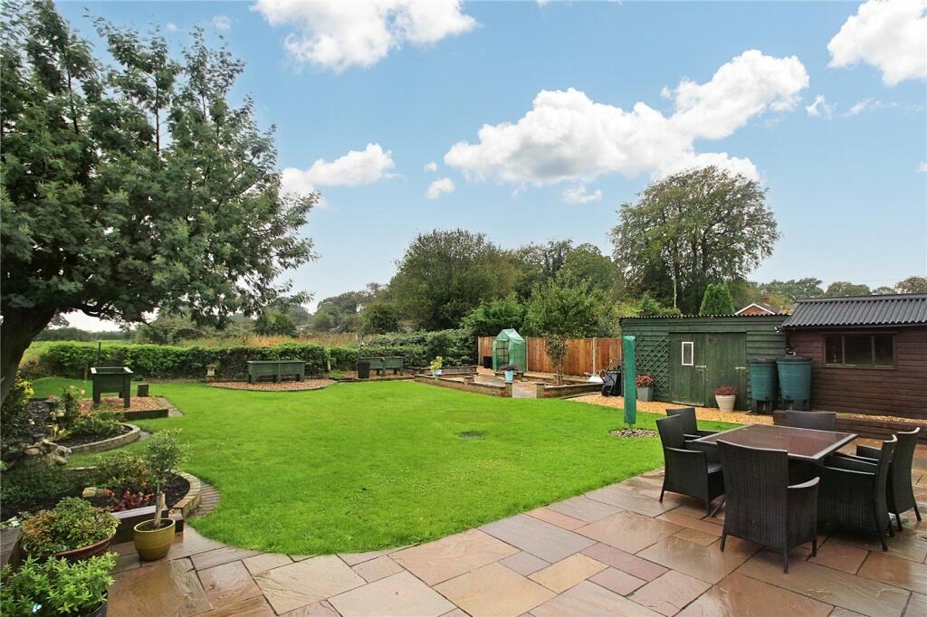 2 bedroom bungalow for sale in Poringland Road, Stoke Holy Cross