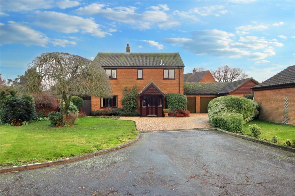 5 bedroom detached house for sale in Bramble Way, Poringland, Norwich