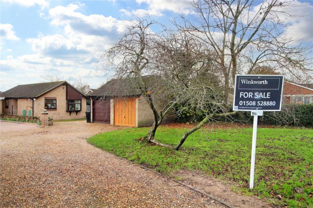 2 bedroom bungalow for sale in All Saints Road, Poringland, Norwich