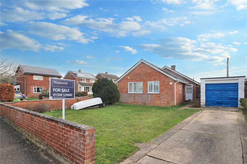 3 bedroom bungalow for sale in Colman Avenue, Stoke Holy Cross, Norwich, Norfolk, NR14