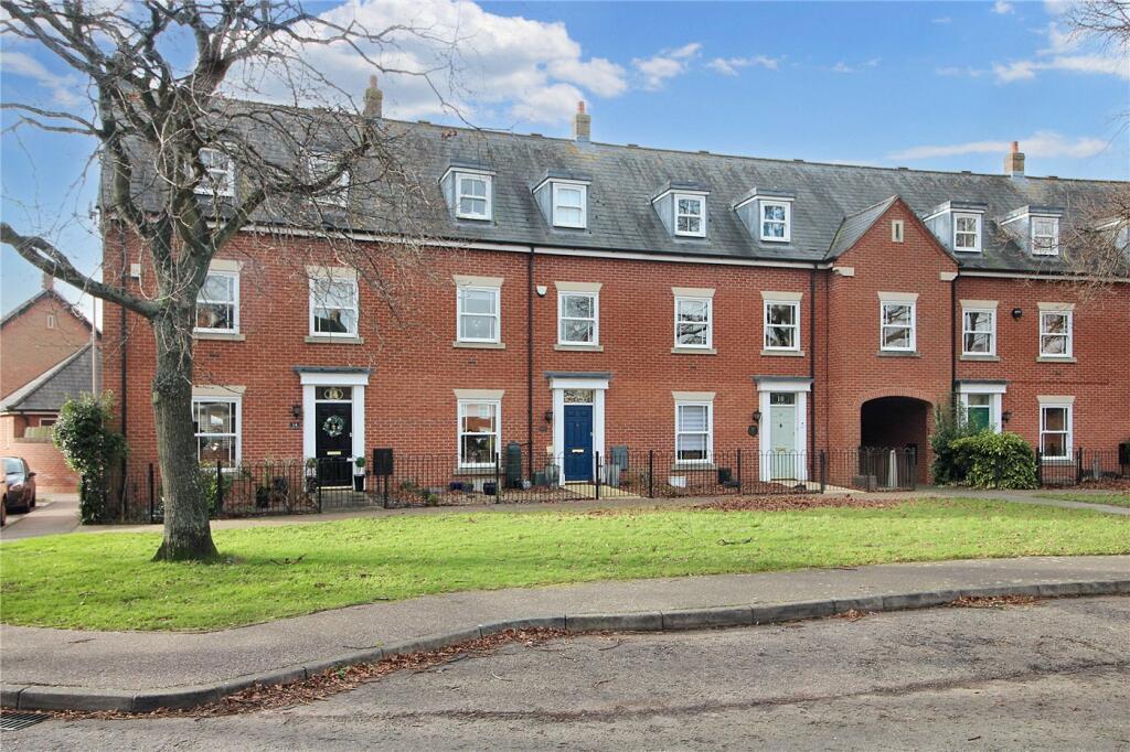 3 bedroom end of terrace house for sale in Blackthorn Way, Poringland