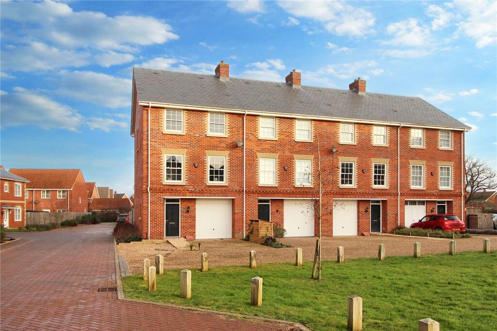 3 bedroom town house for sale in Gudgeon Road, Mulbarton, Norwich, Norfolk, NR14