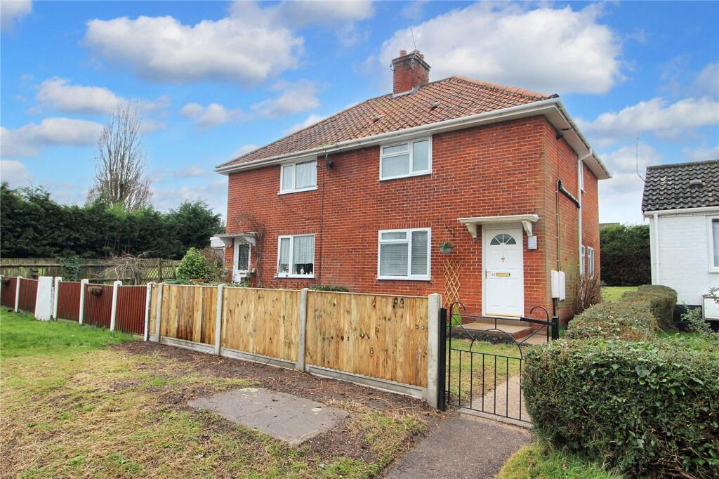 3 bedroom semidetached house for sale in Langley Road, Chedgrave