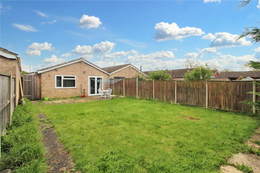 3 bedroom bungalow for sale in Cawstons Meadow, Poringland, Norwich