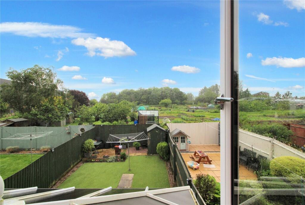 3 bedroom end of terrace house for sale in Alan Avenue, Newton Flotman