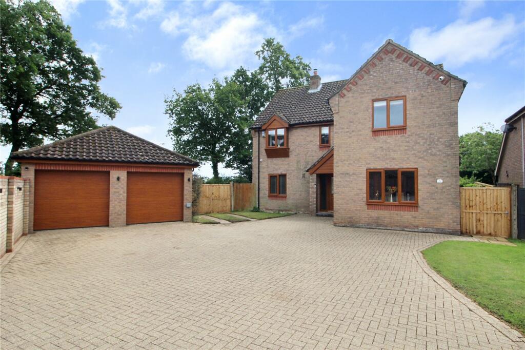 4 bedroom detached house for sale in Brooks Meadow, Poringland, Norwich