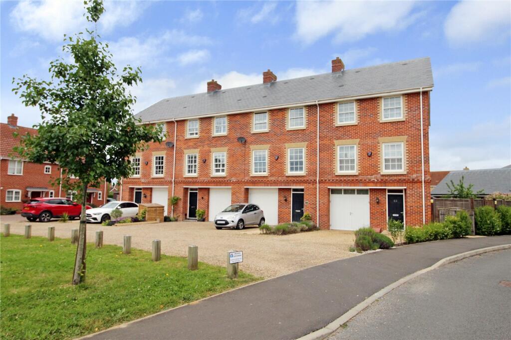4 bedroom end of terrace house for sale in Gudgeon Road, Mulbarton, Norwich, Norfolk, NR14