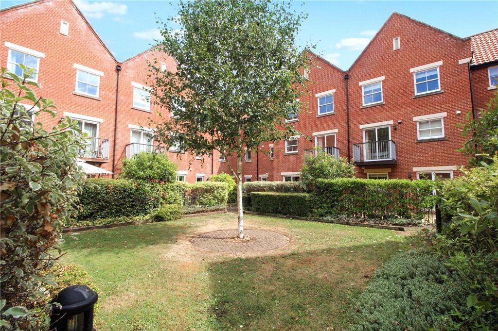 2 bedroom apartment for sale in Hamilton Court, Trafalgar Square