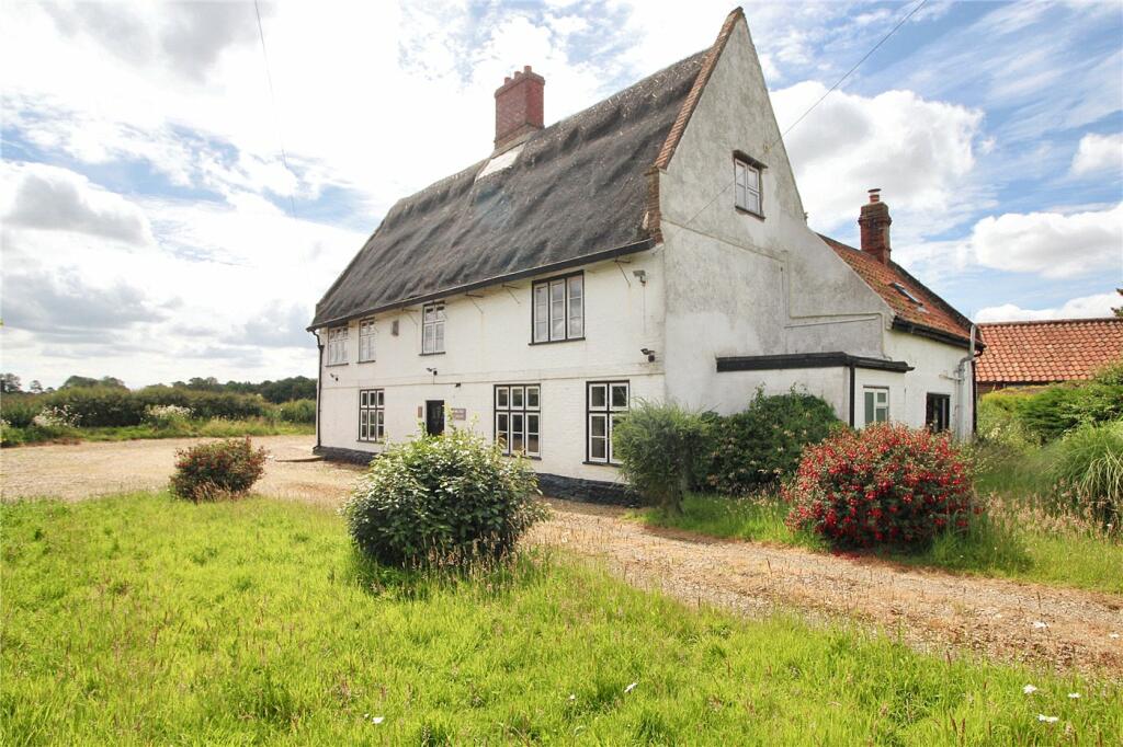 4 bedroom detached house for sale in Kirby Road, Bramerton, Norwich, Norfolk, NR14