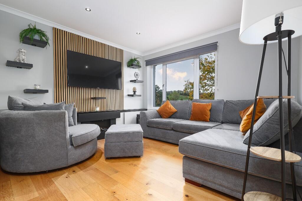 Main image of property: invergarry Quadrant, Thornliebank, Glasgow, G46