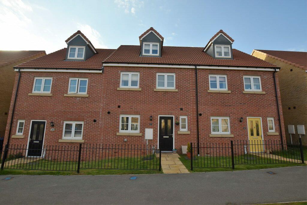 4 bedroom town house for sale in The Boulevard, Middle Deepdale, Scarborough, YO11 3EX, YO11