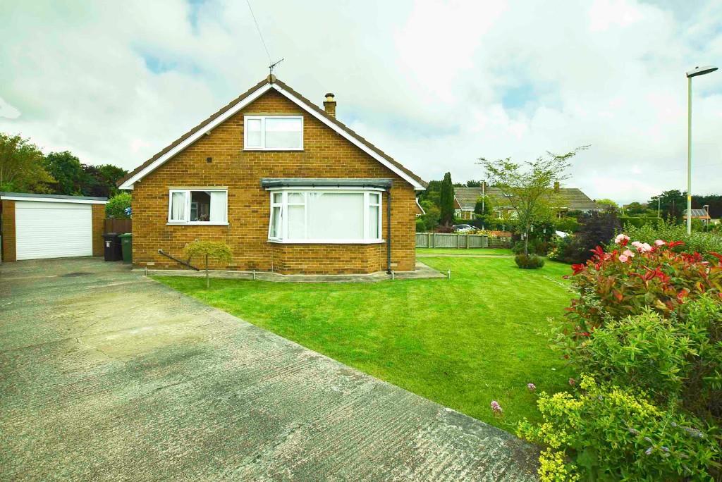 2 bedroom bungalow for sale in Burniston Gardens, Burniston, YO13