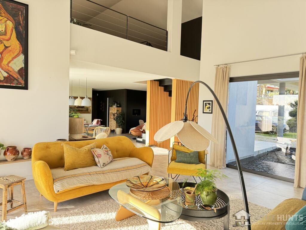Main image of property: Provence-Alps-Cote d`Azur, Var, La Cadière-d`Azur