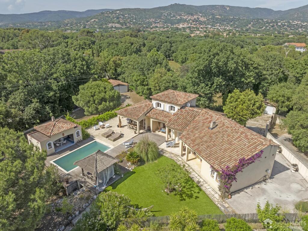 Main image of property: Provence-Alps-Cote d`Azur, Var, Bormes-les-Mimosas