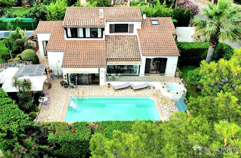 Main image of property: Provence-Alps-Cote d`Azur, Var, Bormes-les-Mimosas