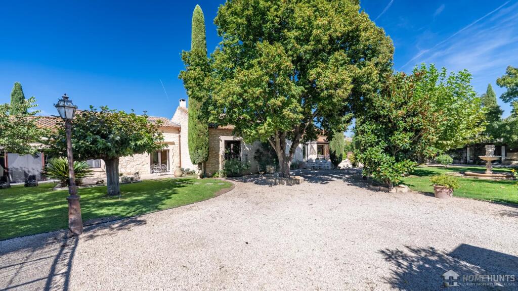 Main image of property: Provence-Alps-Cote d`Azur, Bouches-du-Rhône, Mollégès