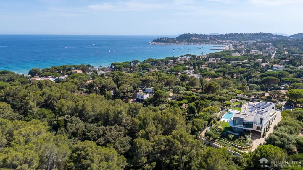 Main image of property: Provence-Alps-Cote d`Azur, Var, Cavalaire-sur-Mer