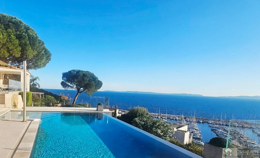 Main image of property: Provence-Alps-Cote d`Azur, Var, Le Lavandou