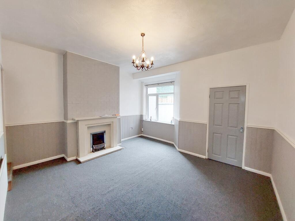 3 bedroom terraced house for rent in Victoria Road , ST4