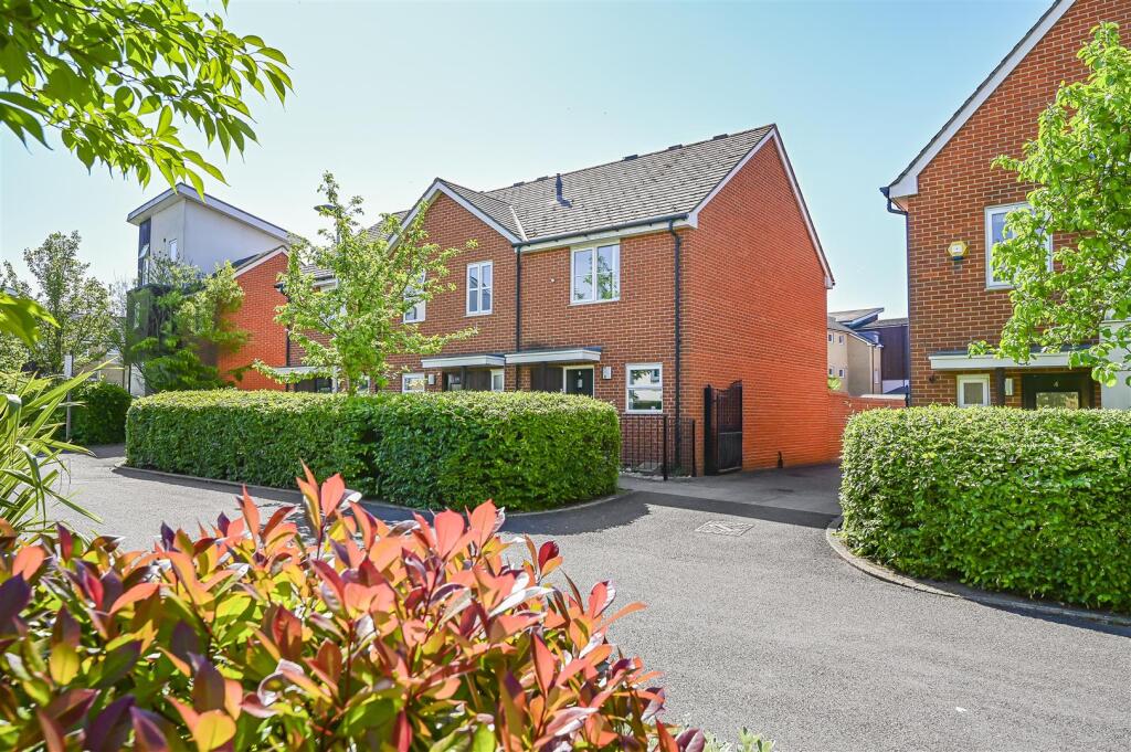 Main image of property: Puffin Way, Reading