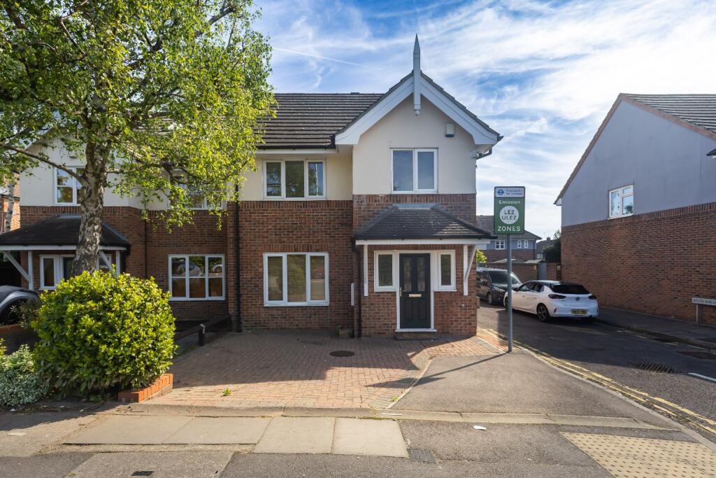 Main image of property: Fencepiece Road, Hainault, IG6