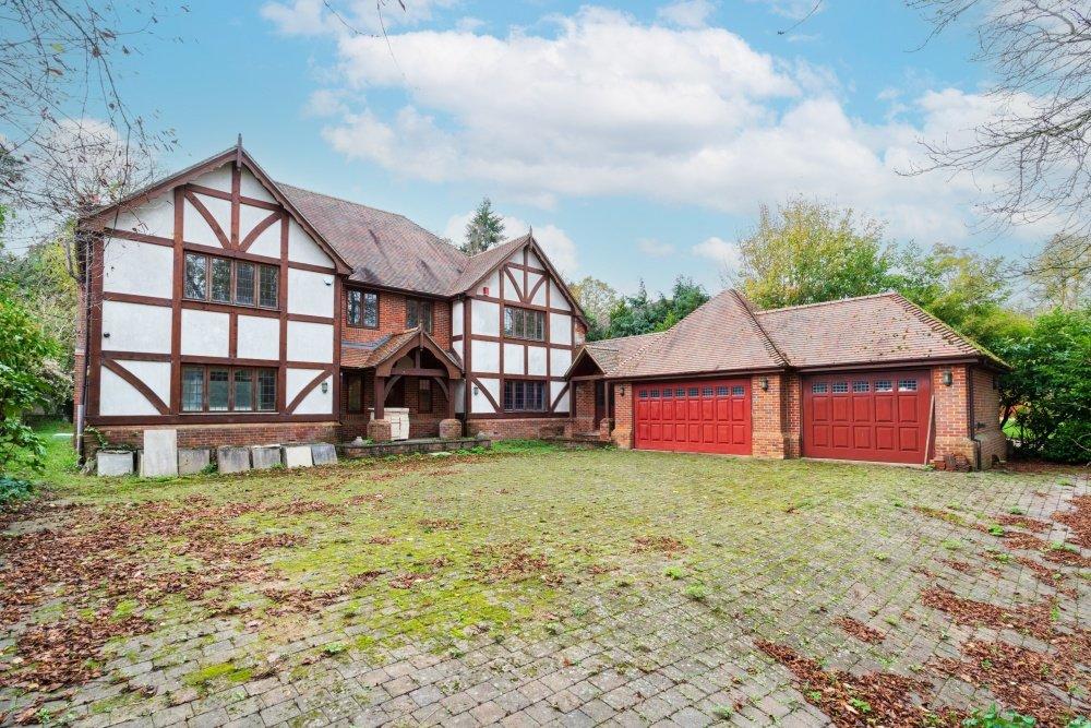 6 bedroom detached house for sale in Stratton Chase Drive, Chalfont St. Giles, HP8