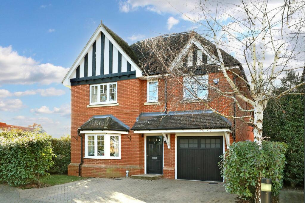 6 bedroom detached house for sale in Lambourne Close, Burnham, SL1