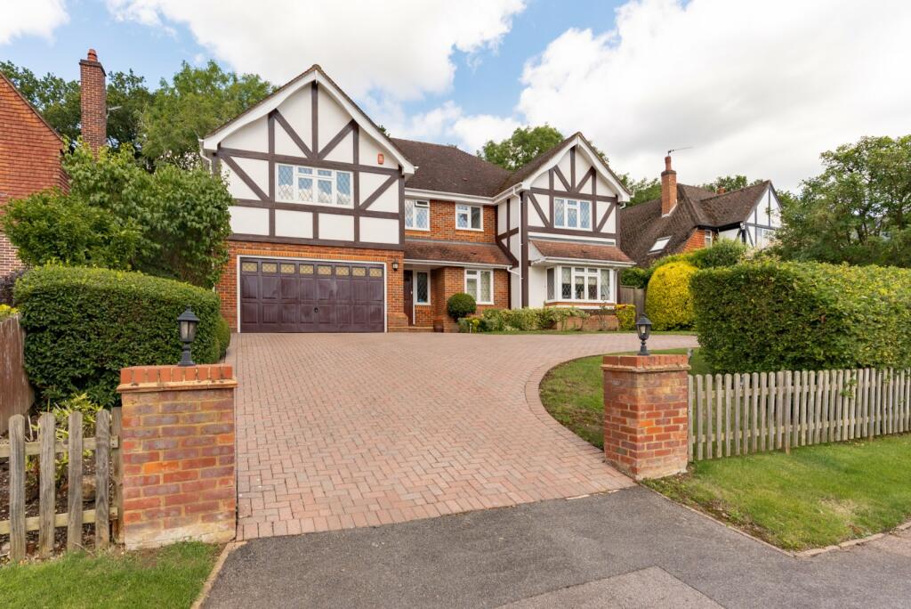 5 bedroom detached house for sale in Howards Wood Drive, Gerrards Cross