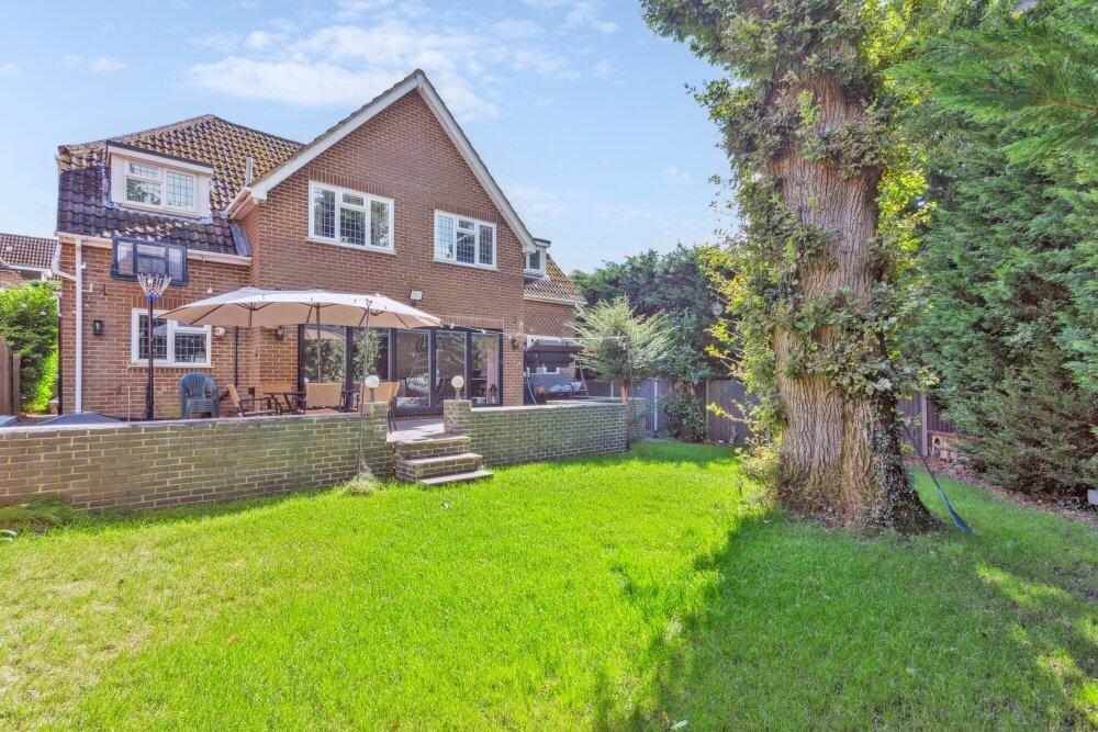 Main image of property: Ridgemount End, Chalfont St. Peter, Buckinghamshire, SL9