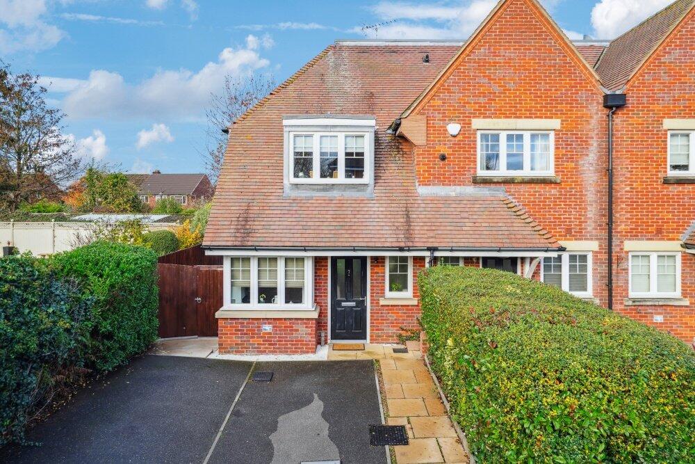 Main image of property: Waldenbury Place, Beaconsfield, Buckinghamshire, HP9