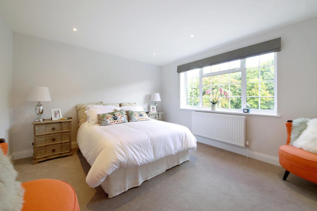 2 bedroom apartment for sale in Amersham Road, Beaconsfield, HP9