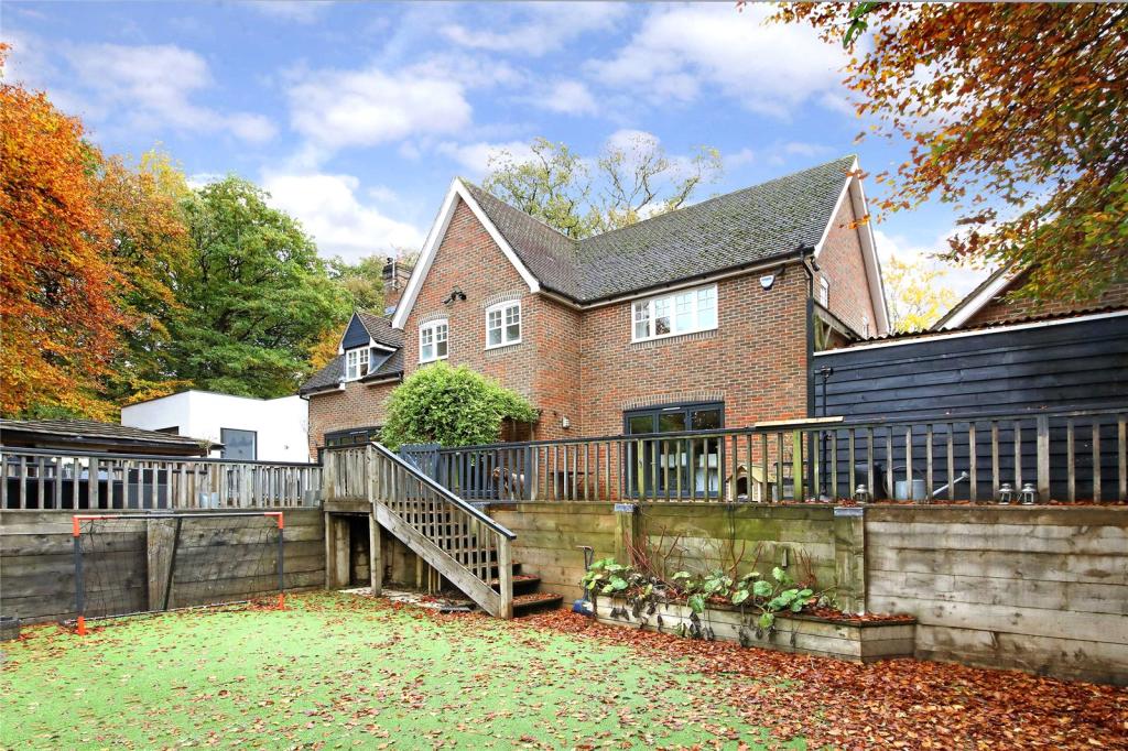 5 bedroom detached house for sale in The Birches, Gregories Road