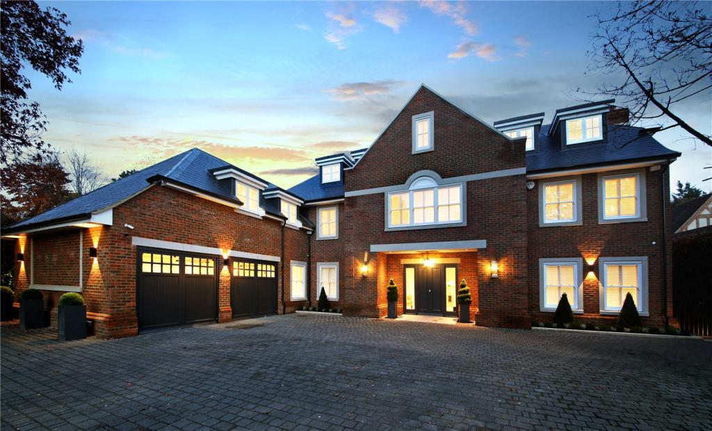 7 bedroom detached house for sale in Burkes Road, Beaconsfield, HP9