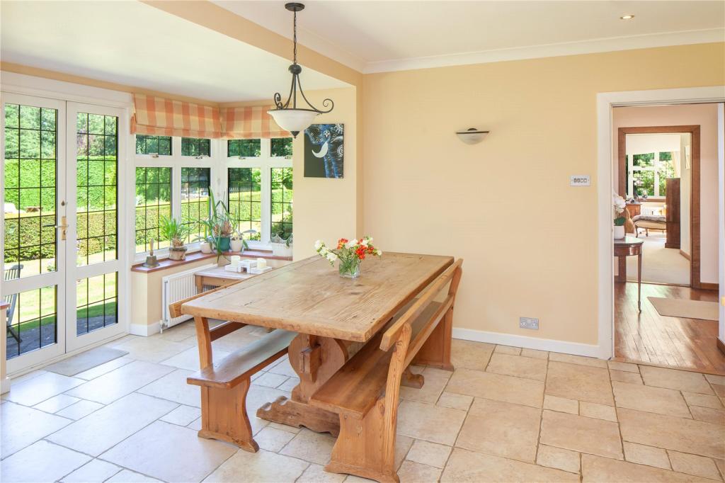5 bedroom detached house for sale in Templewood Lane, Farnham Common