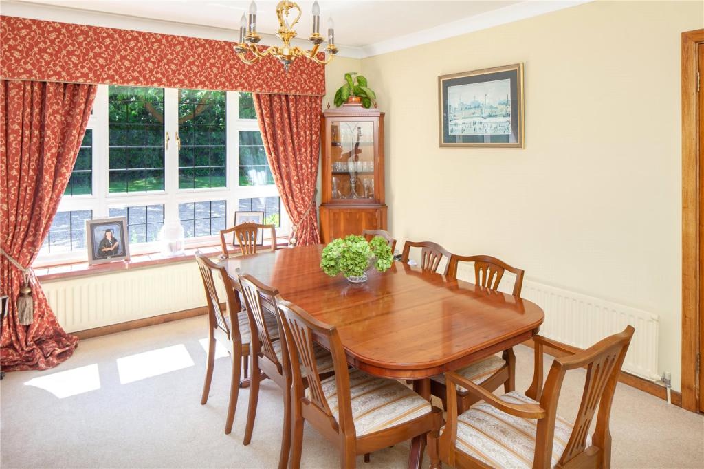 5 bedroom detached house for sale in Templewood Lane, Farnham Common