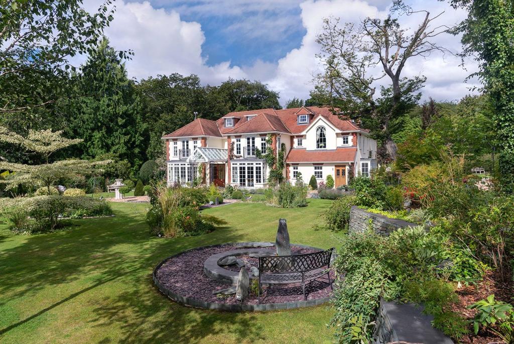 7 bedroom detached house for sale in Burkes Road, Beaconsfield, HP9