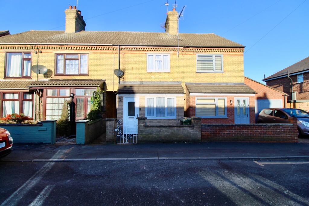 3 bedroom terraced house for sale in Chapel Street, Stanground, Peterborough, PE2