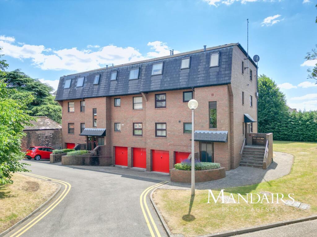 Main image of property: New Hunting Court, Thorpe Road, Peterborough