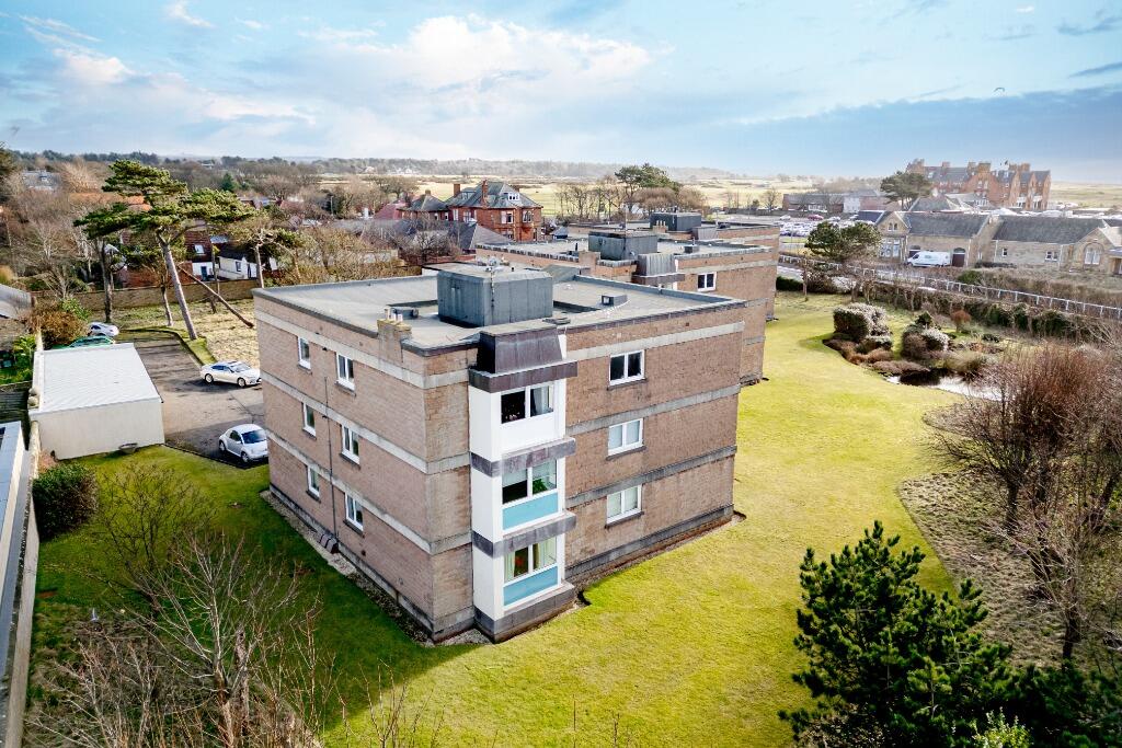 2 bedroom flat for sale in Crosbie Court, Troon, South Ayrshire, KA10