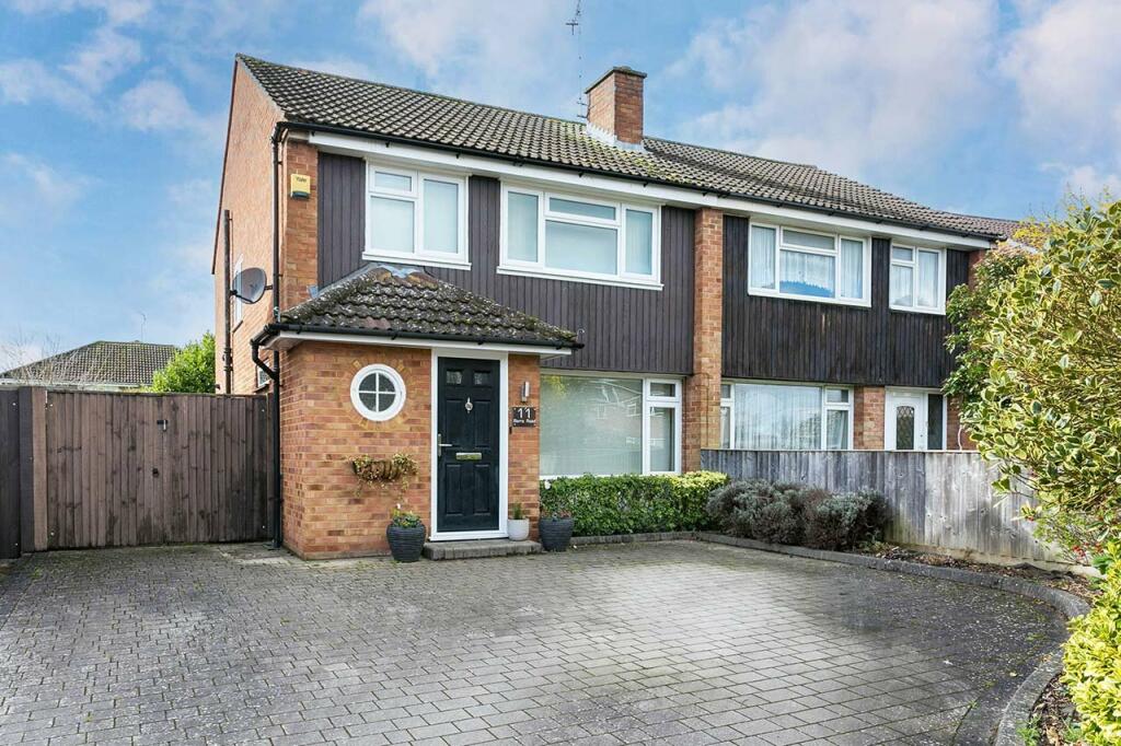 3 bedroom semidetached house for sale in Barrs Road, Taplow, SL6