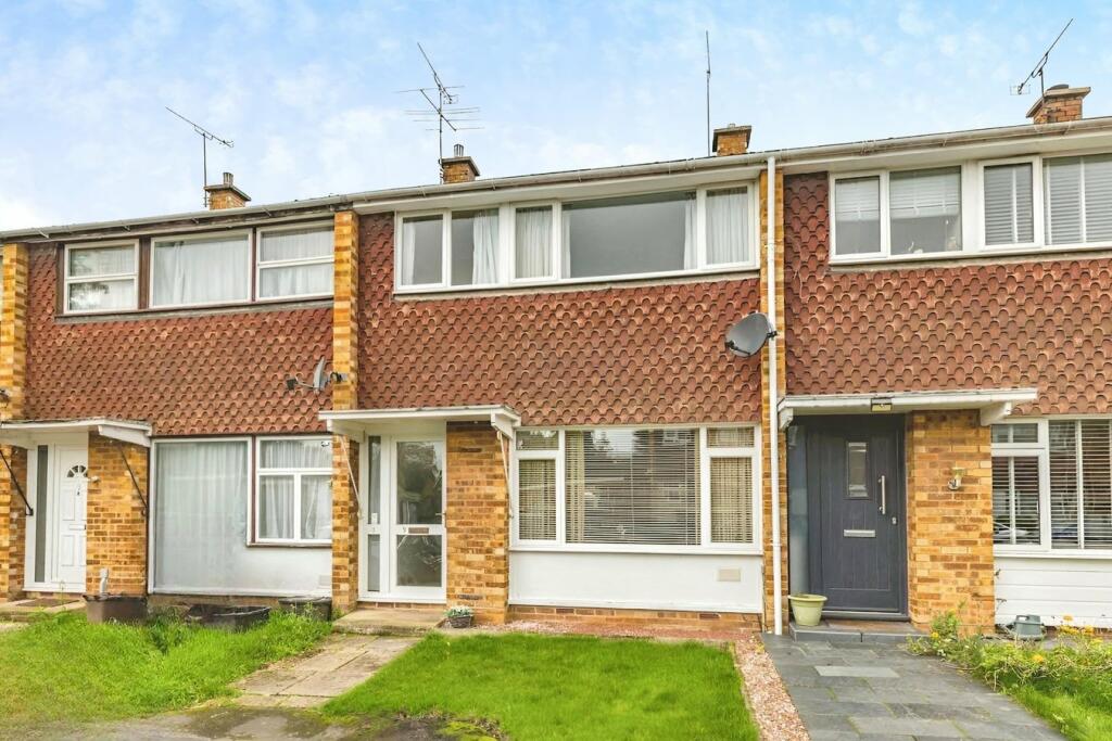 3 bedroom terraced house for sale in Norelands Drive, Burnham, SL1
