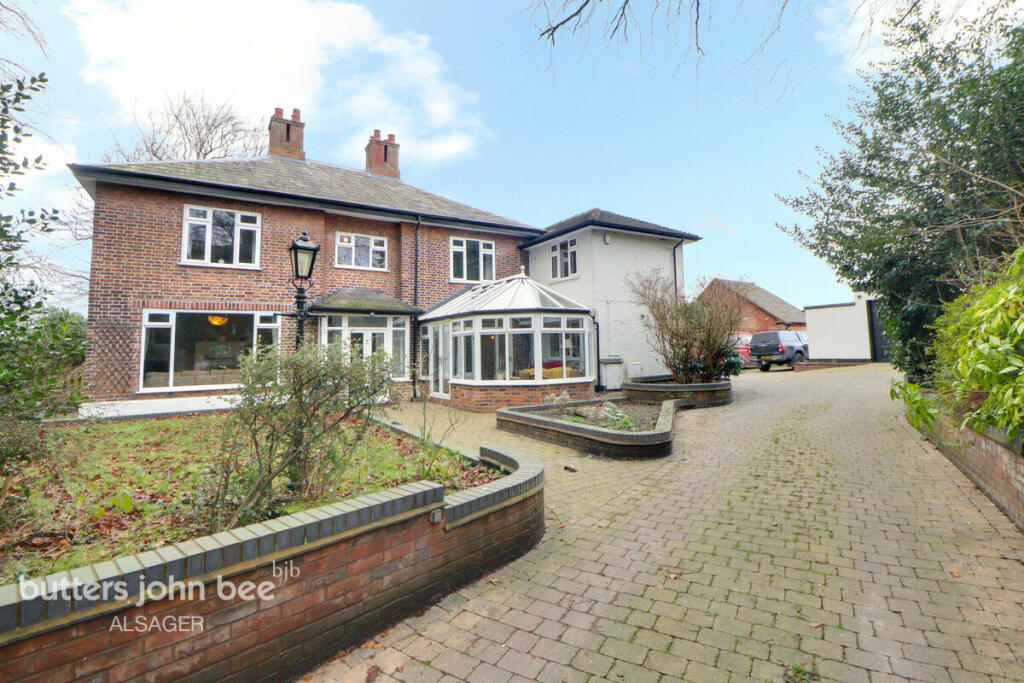 3 bedroom character property for sale in Nantwich Road, Audley, ST7