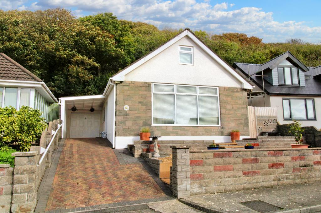 4 bedroom bungalow for sale in Chestnut Drive, Danygraig, Porthcawl