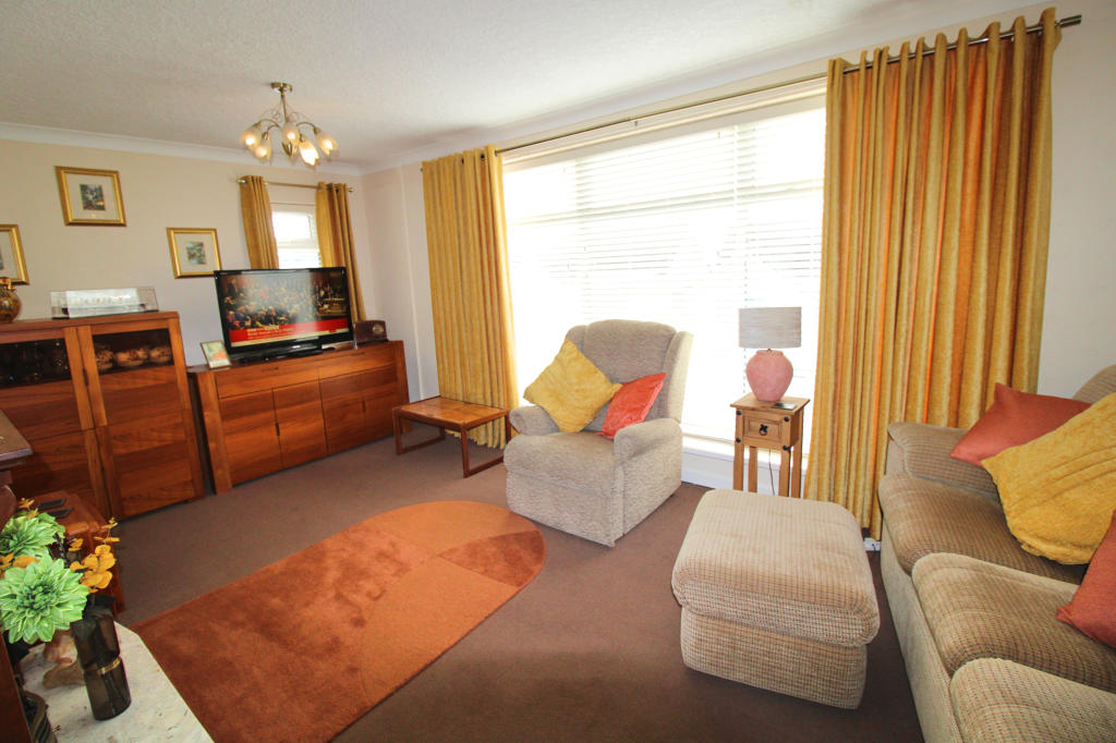 4 bedroom bungalow for sale in Chestnut Drive, Danygraig, Porthcawl