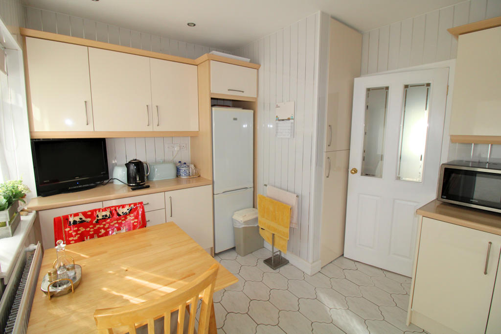 4 bedroom bungalow for sale in Chestnut Drive, Danygraig, Porthcawl