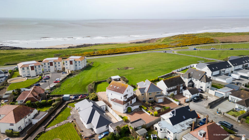 Additional property image - SPRINGFIELD AVENUE, PORTHCAWL, CF36 3LB