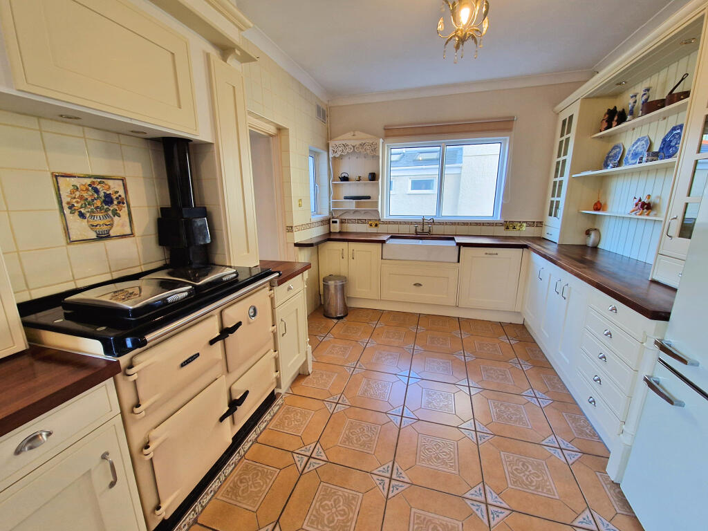 Additional property image - BLUNDELL AVENUE, PORTHCAWL, CF36 3YY