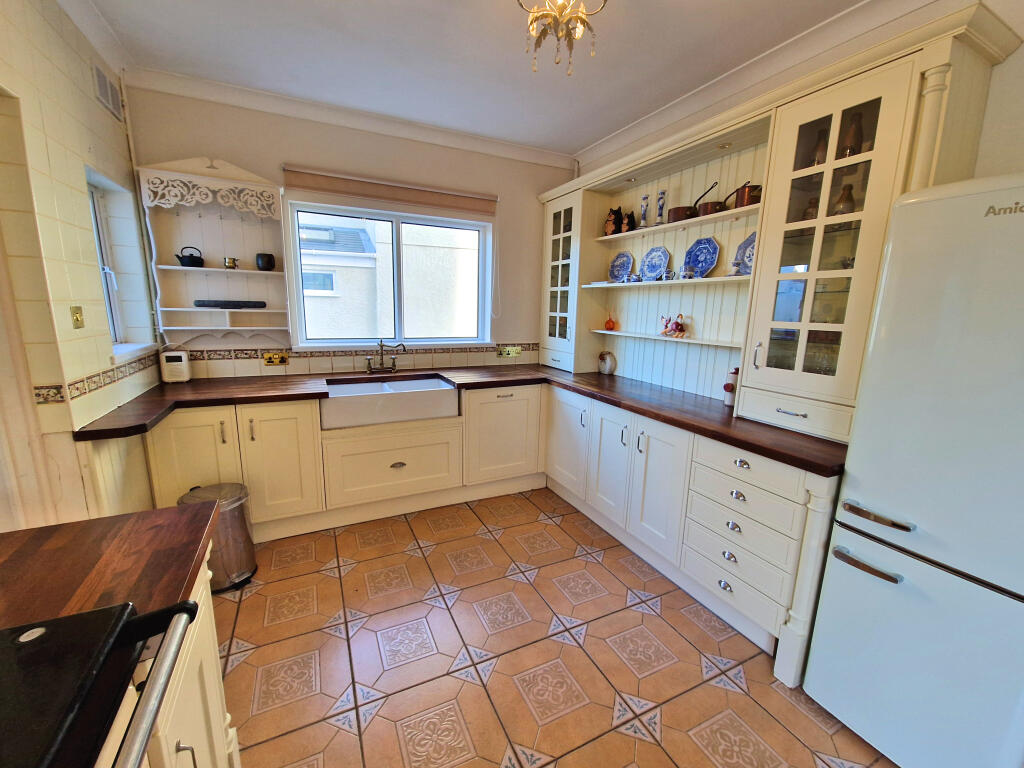 Additional property image - BLUNDELL AVENUE, PORTHCAWL, CF36 3YY