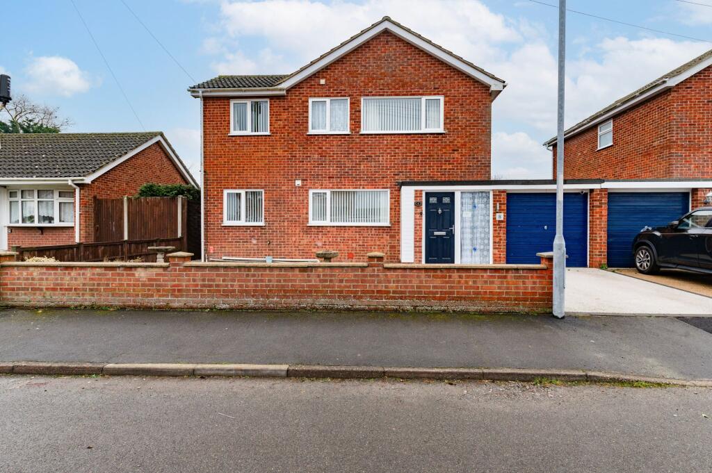 4 bedroom link detached house